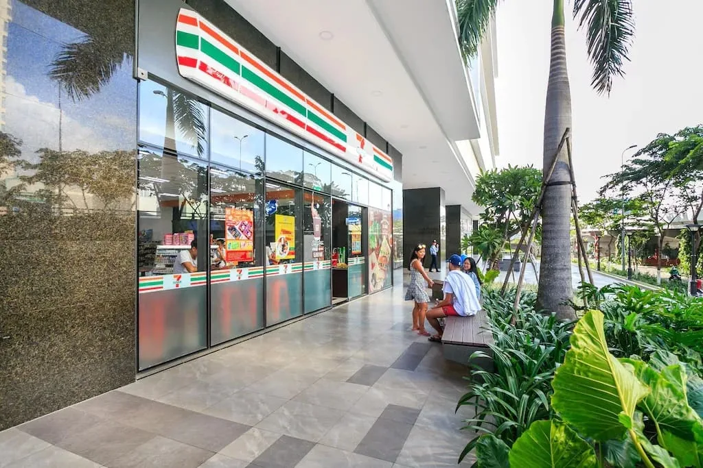 24-Hour 7-Eleven at RiverGate Residence