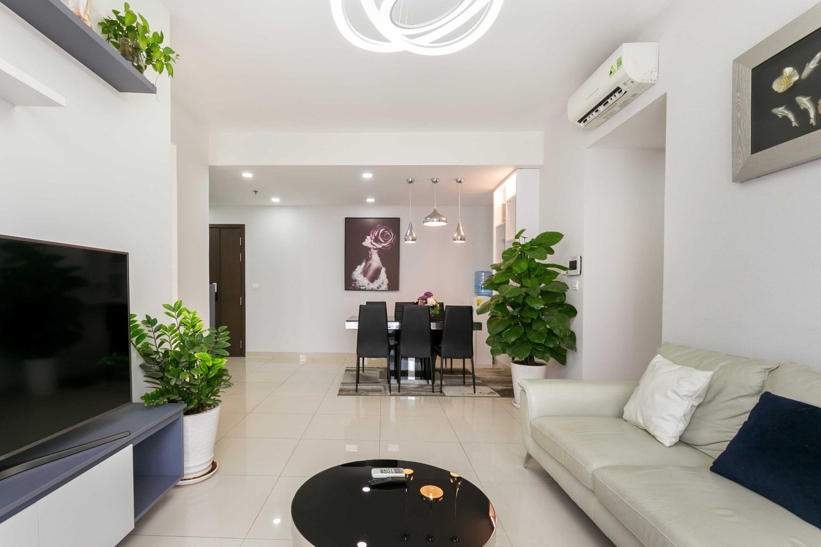 Phòng khách rộng căn hộ 3 phòng ngủ RiverGate Residence