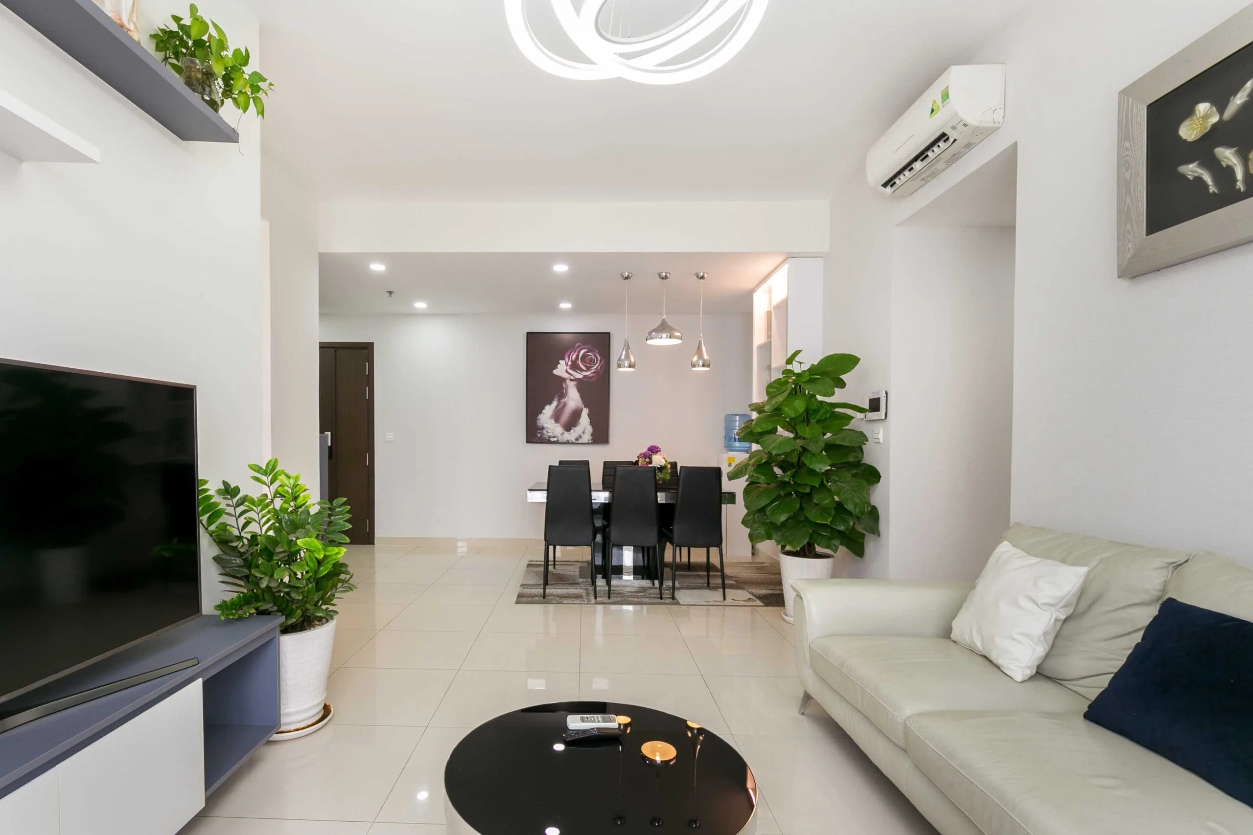 Large living room in Three-Bedroom Apartment at RiverGate Residence