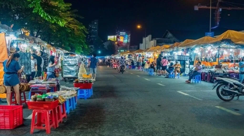 Ben Thanh Nigh Market overview