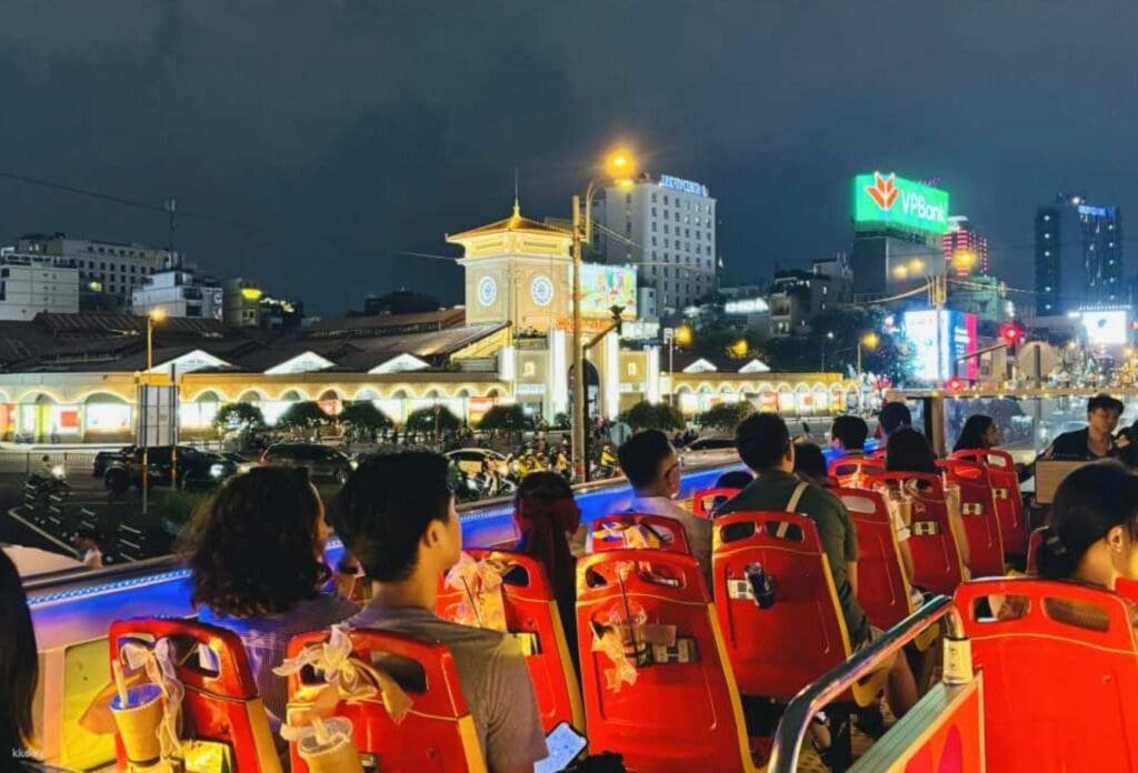 Tour xe buýt 2 tầng ngắm phố đi bộ Nguyễn Huệ, Sài Gòn về đêm