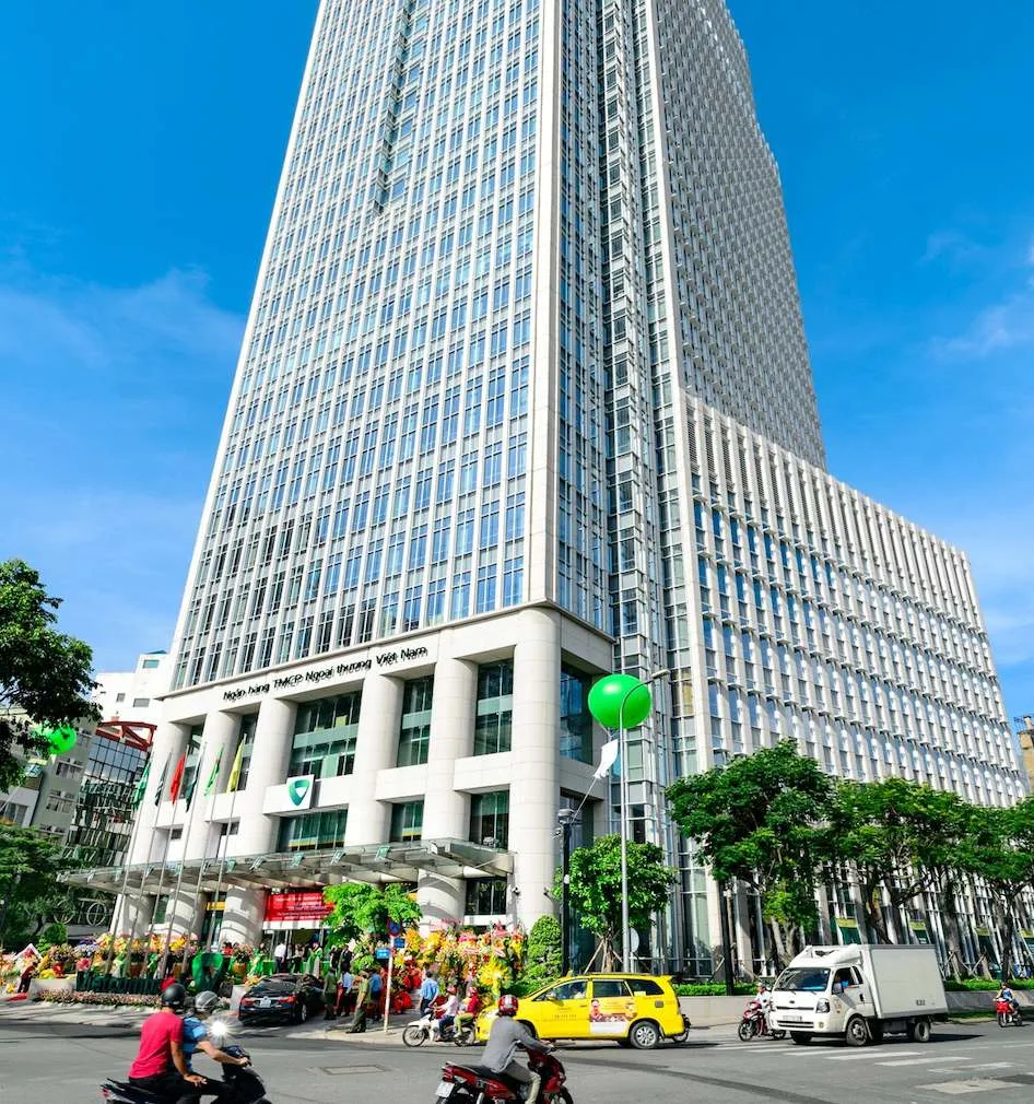 Ngân hàng Vietcombank Công Trường Mê Linh Quận 1 TP.HCM – điểm đổi ngoại tệ uy tín gần RiverGate Residence