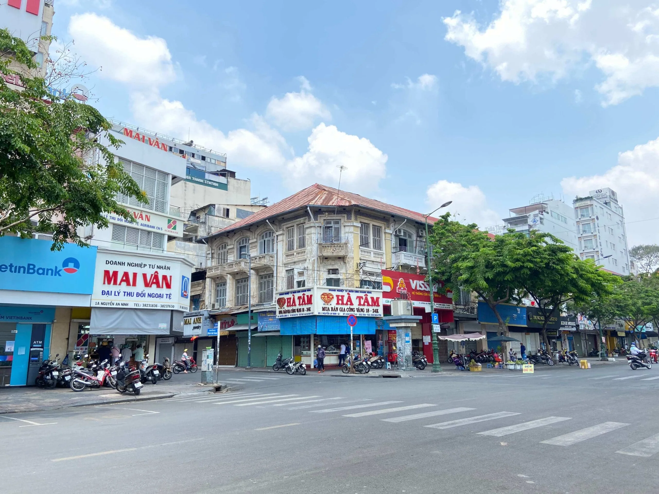 Tiệm vàng Hà Tâm Quận 1 TP.HCM – địa điểm đổi ngoại tệ uy tín gần chợ Bến Thành và RiverGate Residence