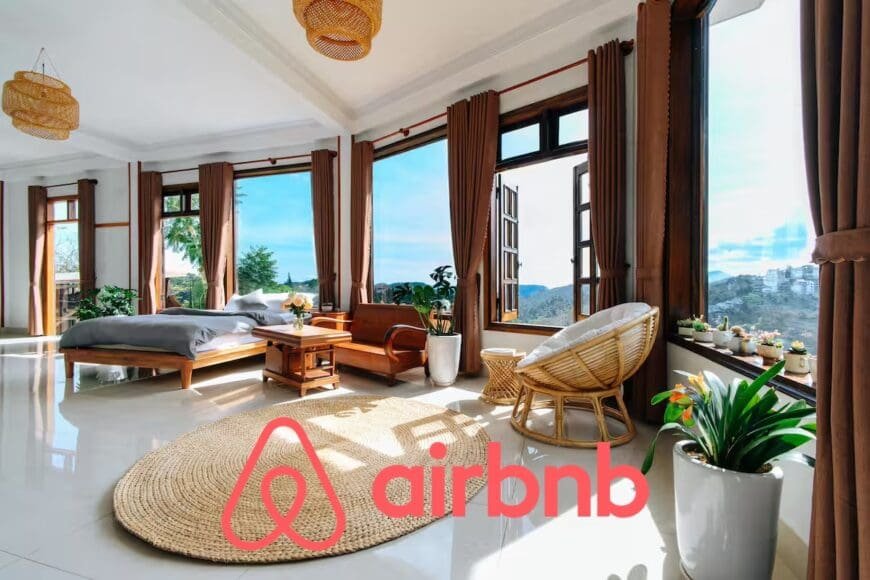 Căn hộ Airbnb tại Việt Nam với không gian mở, nội thất gỗ ấm cúng và ánh sáng tự nhiên – minh họa cho xu hướng thuê căn hộ ngắn ngày kiểu Airbnb.