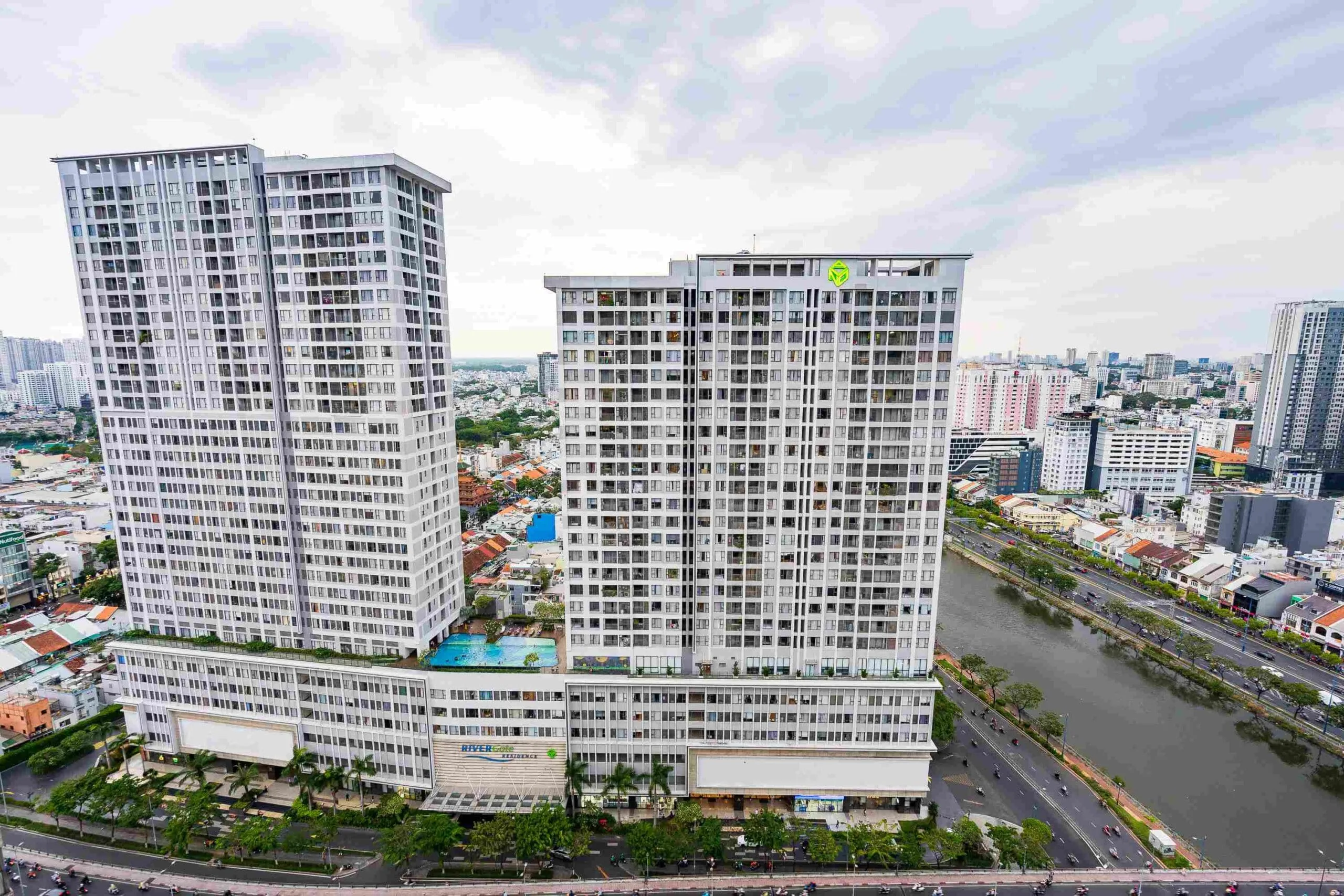 Toàn cảnh RiverGate Residence tại Quận 4, TP.HCM – căn hộ cao cấp, vị trí trung tâm, view sông Bến Nghé, được nhiều Việt Kiều lựa chọn khi về thăm quê.